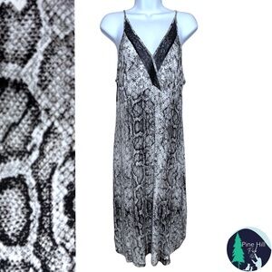 Ambrielle Snakeskin Nightgown Lingerie Sz Medium Black White Knit Lace Back SOFT